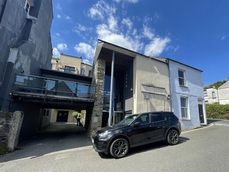 Former Commercial Tavistock Property, Approved for 3-Bedroom House Conversion, Up for Auction Photo 4