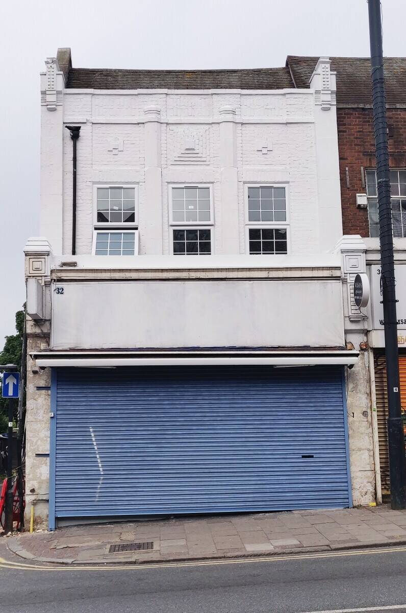 1000 sqft shop/restaurant for rent on the busy Ealing road in Wembley. Photo 4