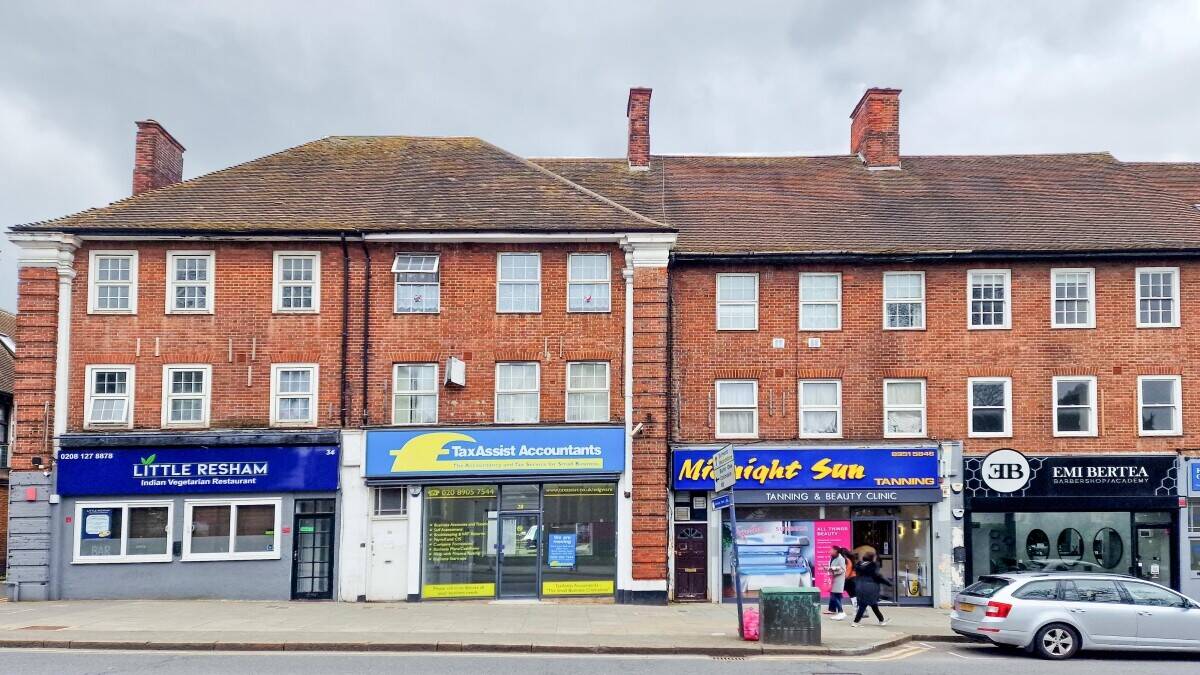 Prime High Street Retail Space Available for Lease in Vibrant Edgware Photo 4