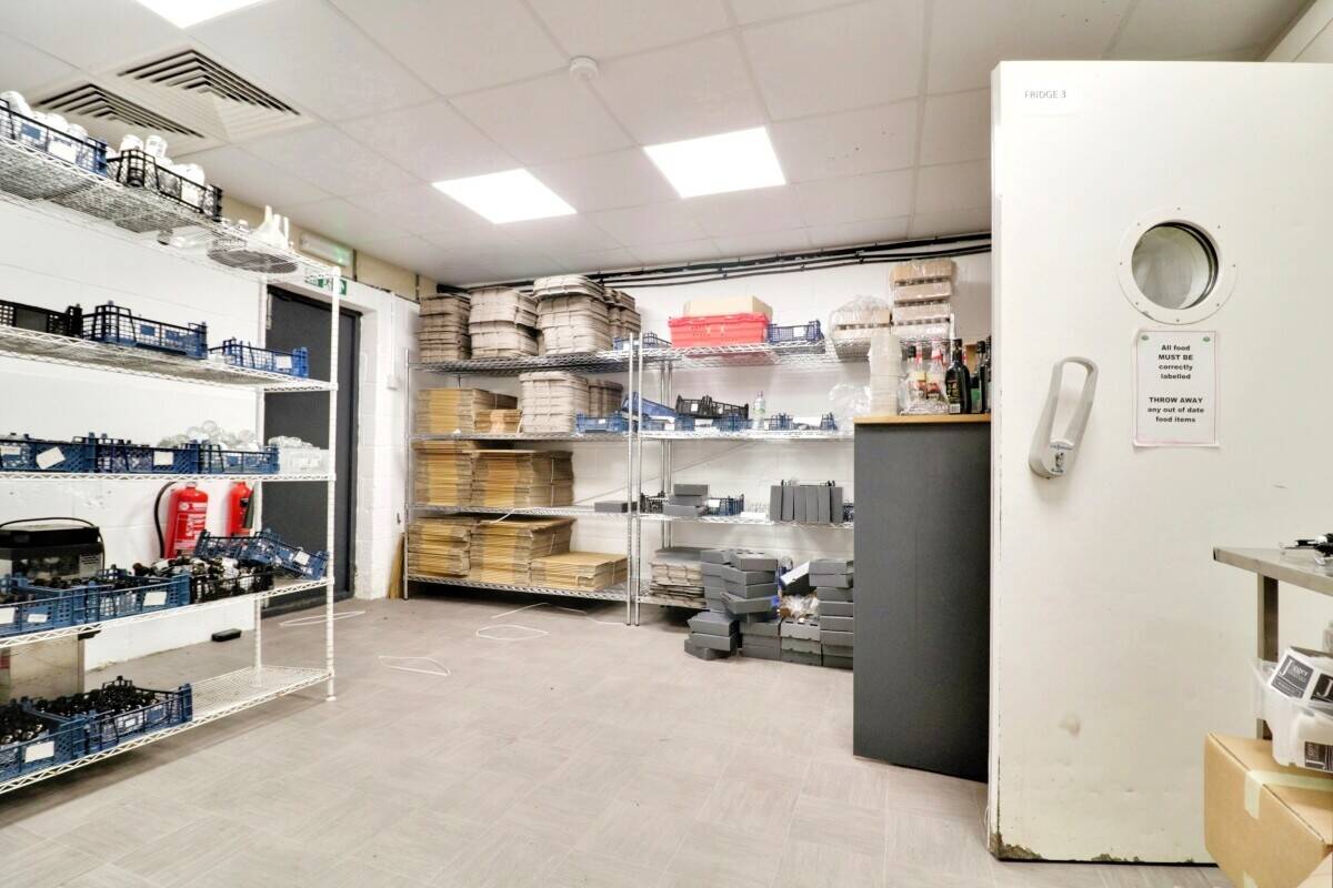 High-Standard Commercial Kitchen/Industrial Unit for Sale in Southend on Sea, Essex Photo 4