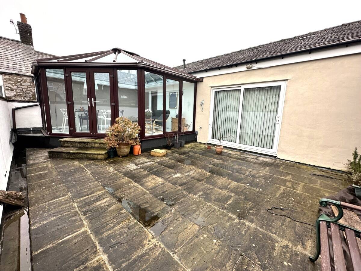 Prime Multi-Purpose Property in Buxton - Renovated Luxury Apartment and Commercial Spaces Awaits New Photo 4