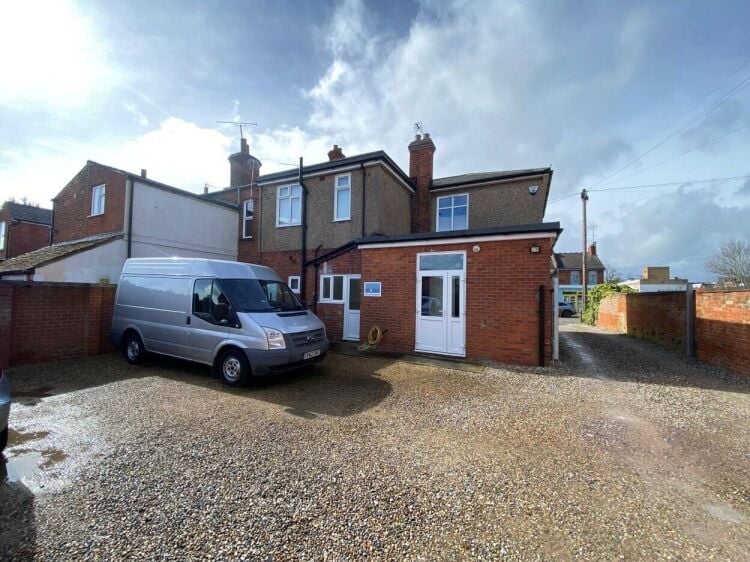 Ground Floor Commercial Premises with Yard at Rear to Let in Tilehurst, Reading, Berkshire Photo 4