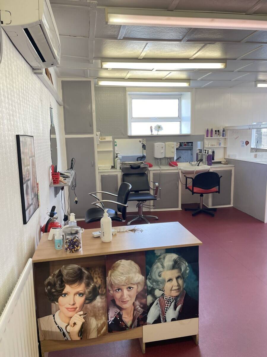 Prime Ex-Hairdressers First Floor Unit Available for Rent in Huddersfield Photo 4