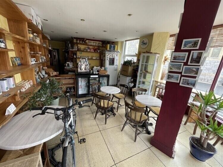 Corner Retail Premise in Central Newton Abbot To Let For Sale in Newton Abbot Photo 4