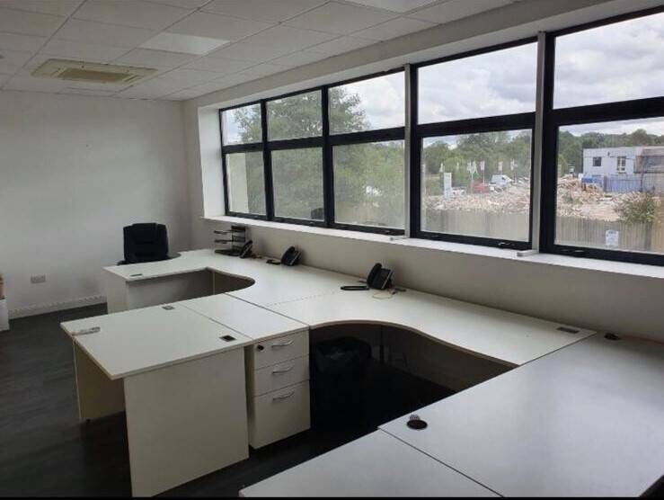 Newly Refurbished Large Office Space to Rent near Stirling Corner. Photo 4