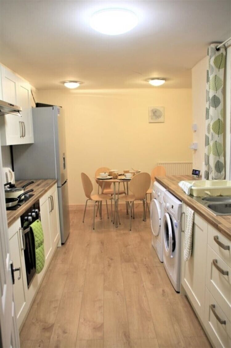Fully Refurbished 5 Bedroom HMO Property in Barnstaple, Devon with High Rental Potential for Sale Photo 4