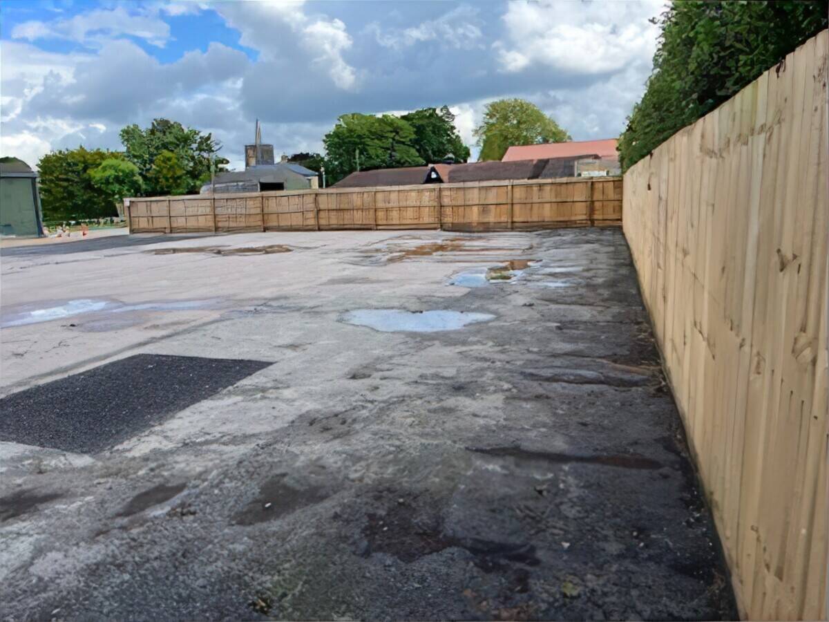 Rent this New, Air-Conditioned Office Block with 30+ Vehicle Parking in Secure Yard in Colchester Es Photo 4