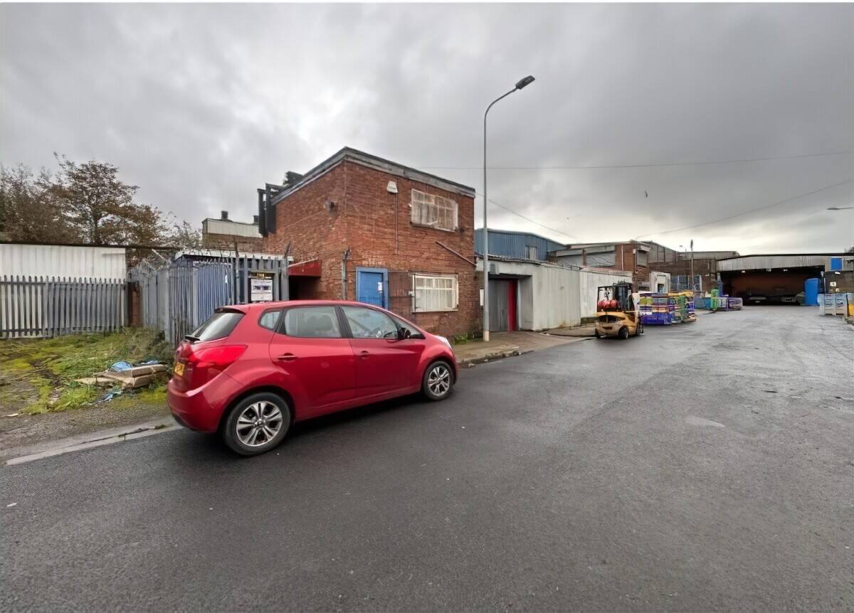 Freehold Fish Processing Factory with Income Generation in Grimsby For Sale Photo 4