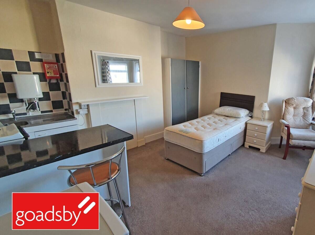 Refurbished HMO Corner Property in Bournemouth - Ideal for Airbnb or Home & Income Photo 4