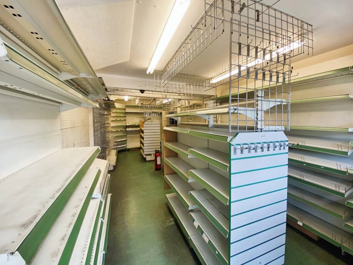 Prime Ground Floor Commercial Space Available for Rent in Tilehurst, Reading Photo 4