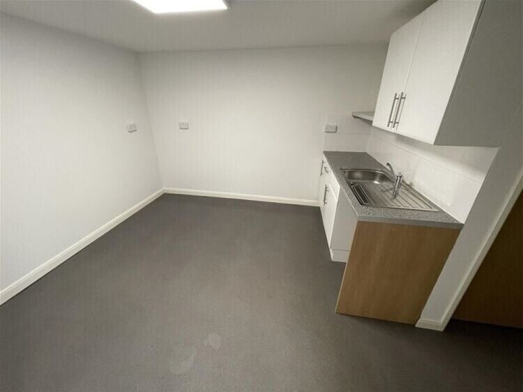 Business Units Available to Rent in Scenic Teignmouth, Devon Photo 4