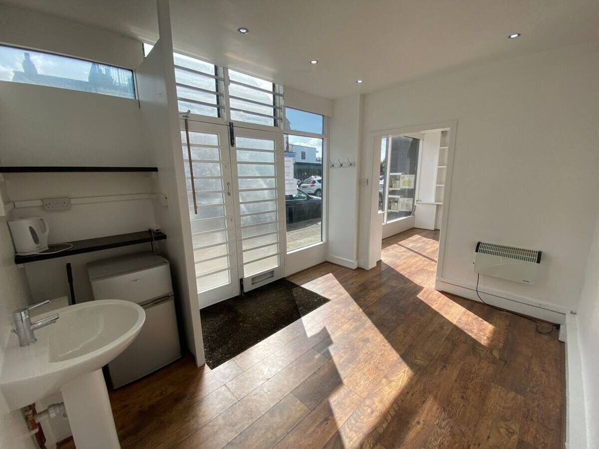 Office Space for Rent, London Road, Westcliff on Sea, Essex SS0 9ST. Flexible Lease includes bills. Photo 4