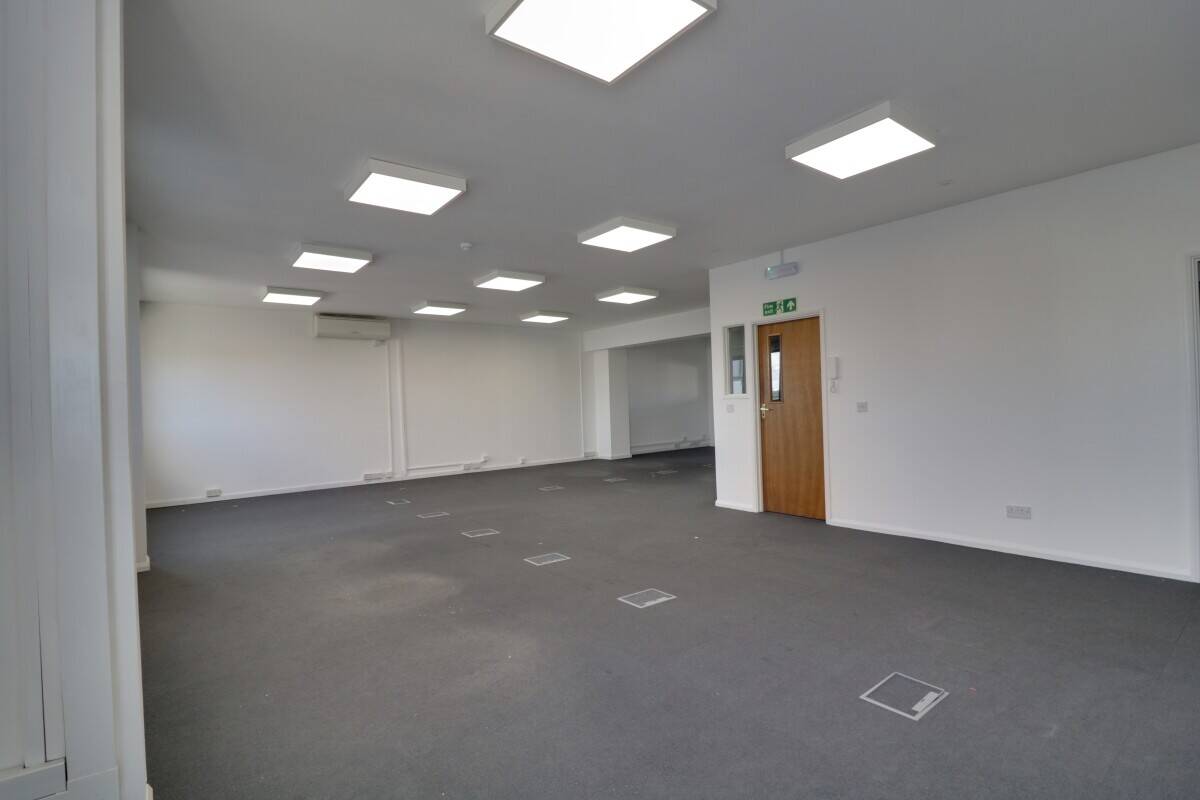 OFFICES - APPROX. 2,059 SQ. FT. Photo 4