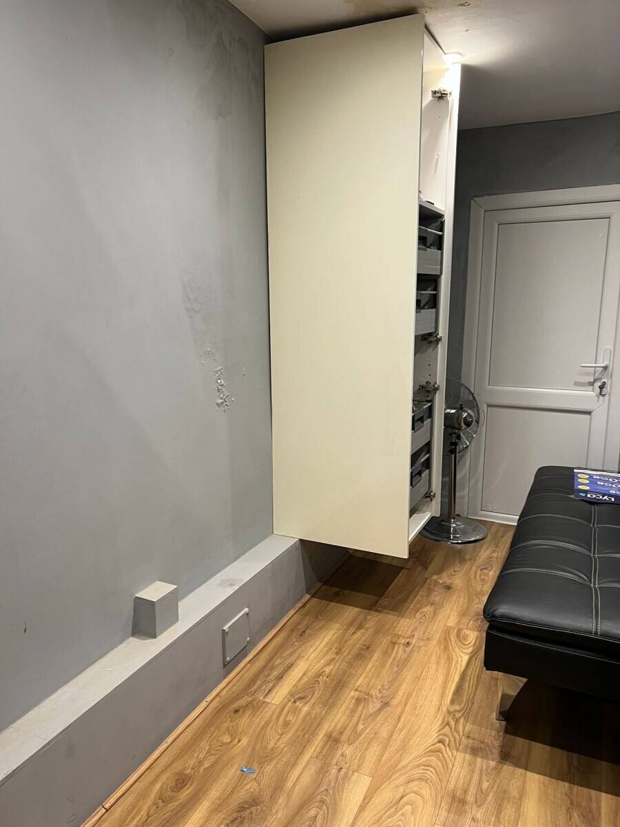 Mobile shop business for sale located at high road ilford Photo 4
