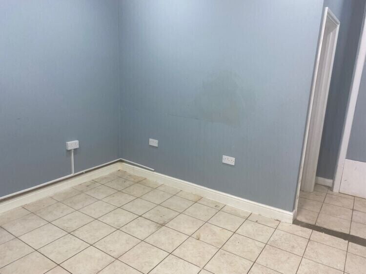 Prime Commercial Shop Unit and Flats Freehold in Bustling Anerley London for Sale Photo 4