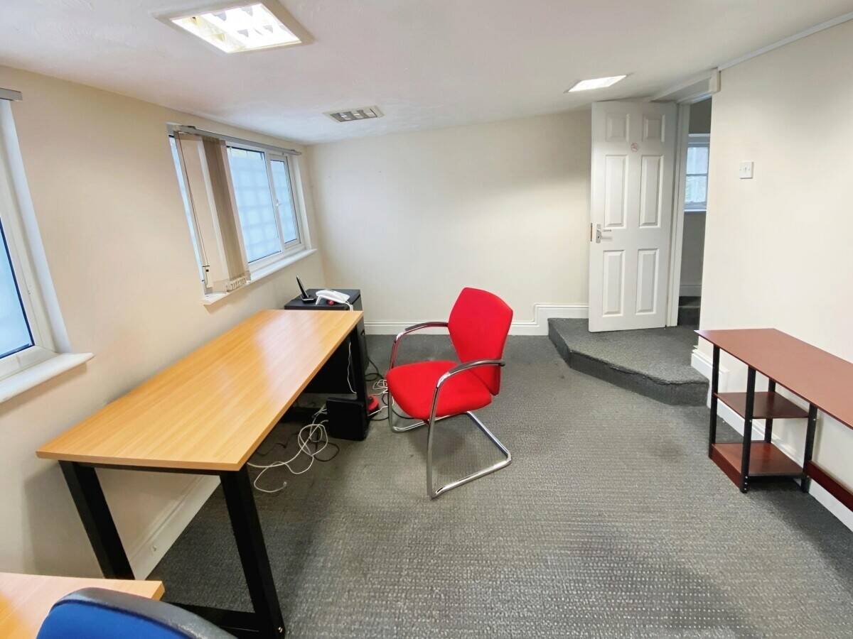 Prime Office Space for Lease on Wokingham Road, Reading - Immediate Availability Photo 4