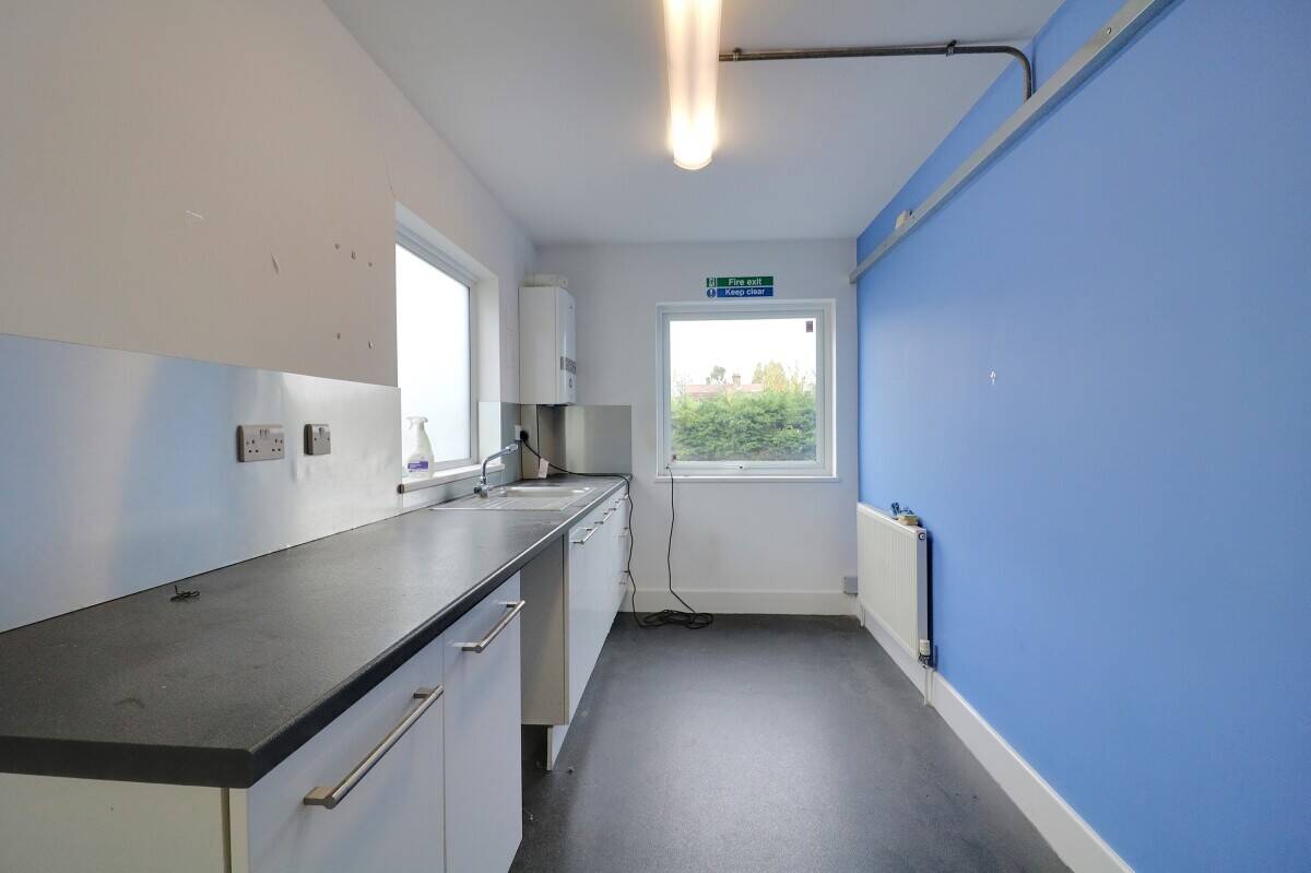 Rent Now - Spacious 1,220 sq. ft. First Floor Office in Leigh on Sea, Essex Photo 4
