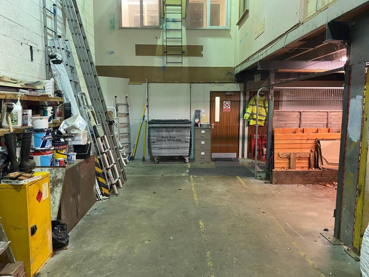 LIGHT INDUSTRIAL WAREHOUSE WITH GROUND & FIRST FLOOR OFFICES APPROX 3,000 SQ FT Photo 4