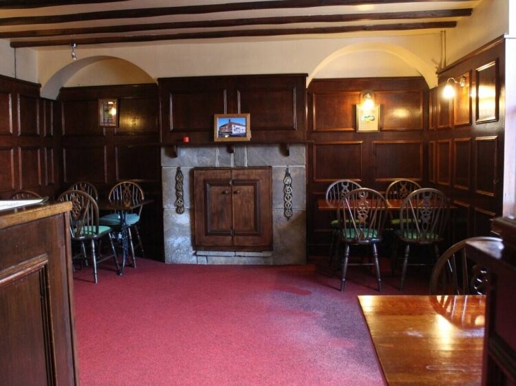 Prime 3-Bedroom Public House with Parking in South Lincolnshire Village for Sale Photo 4