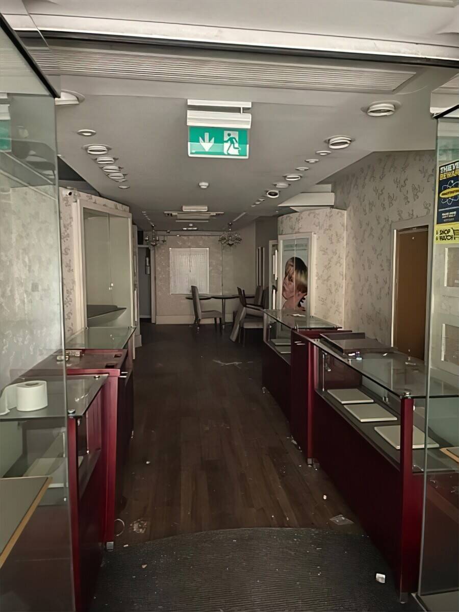 Prime Shop Unit Available for Rent in York's Busiest Shopping Street Photo 4