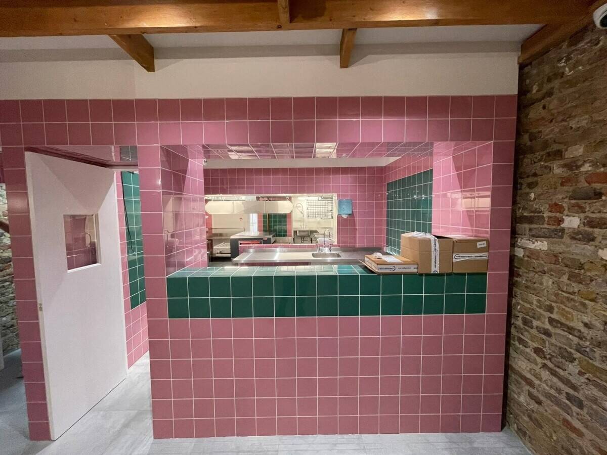 Incredible Opportunity to Take on this Well established commercial unit Photo 4