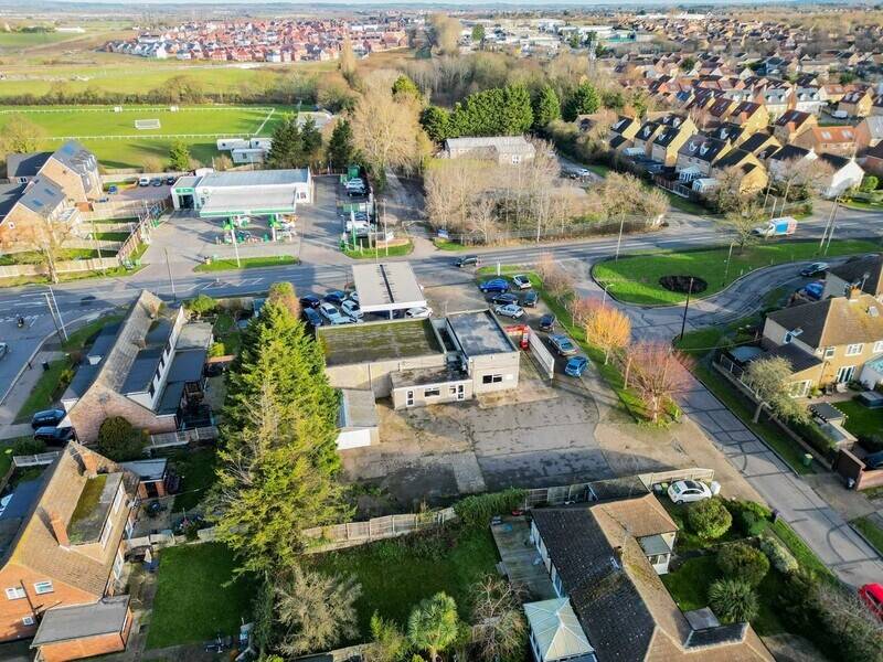 Prime Rayleigh Location with Approved Plans for 26 Luxury Apartments Photo 4