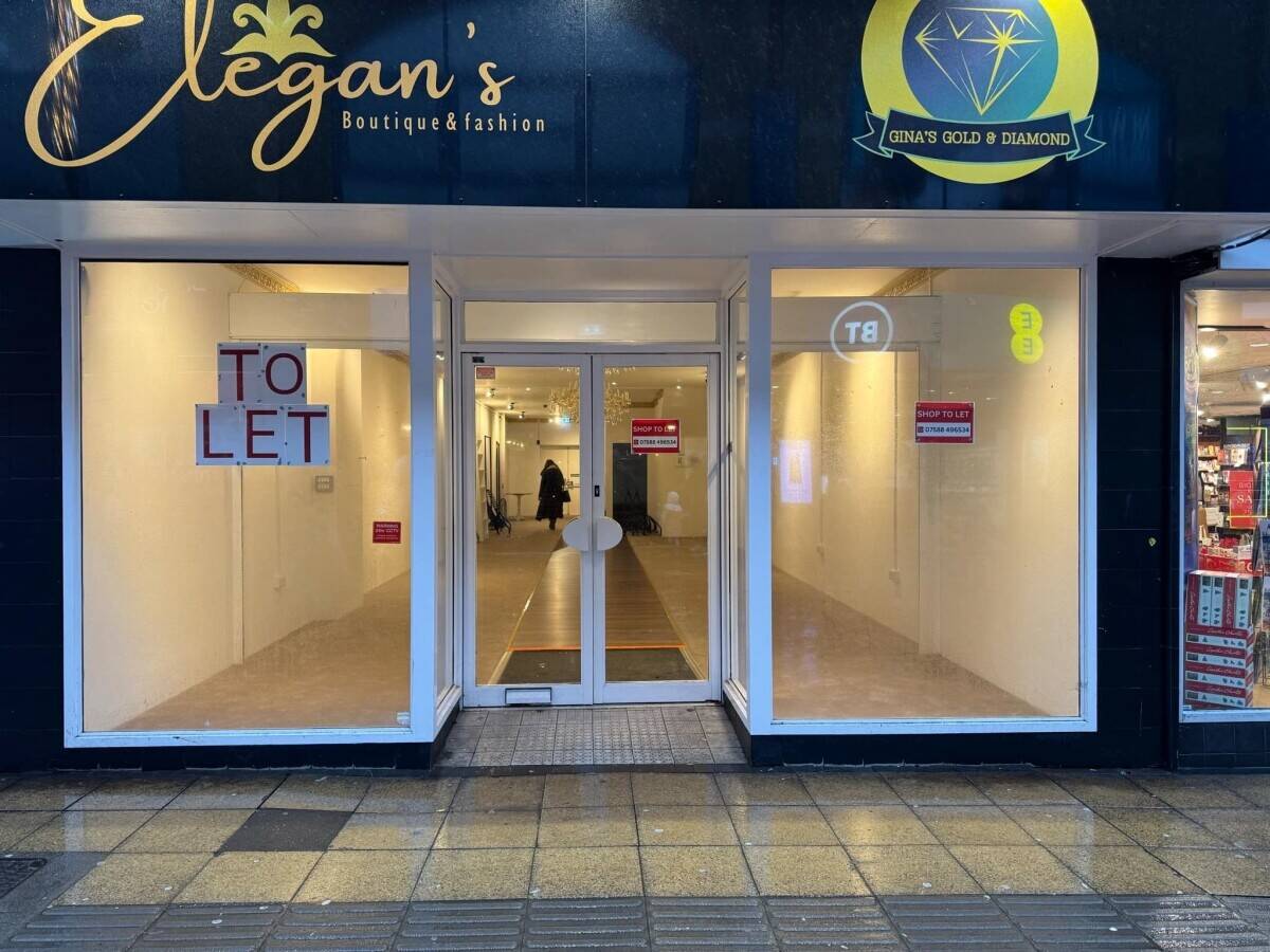 Prime Freehold Shop for Rent in Heart of Crawley Shopping Centre Photo 4