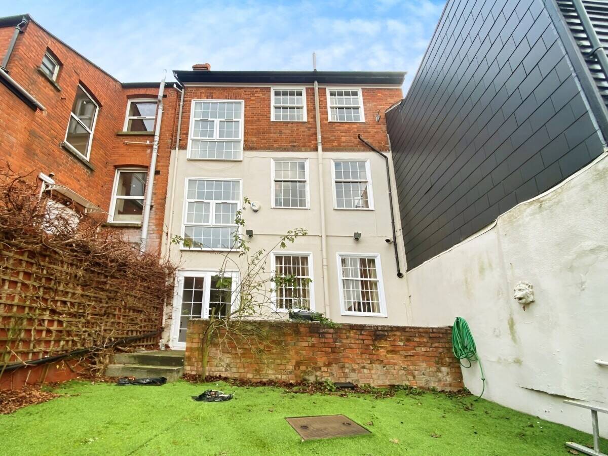Prime Freehold E-Class Commercial Office for Sale in Central Reading, Berkshire - Immediate Vacancy Photo 4