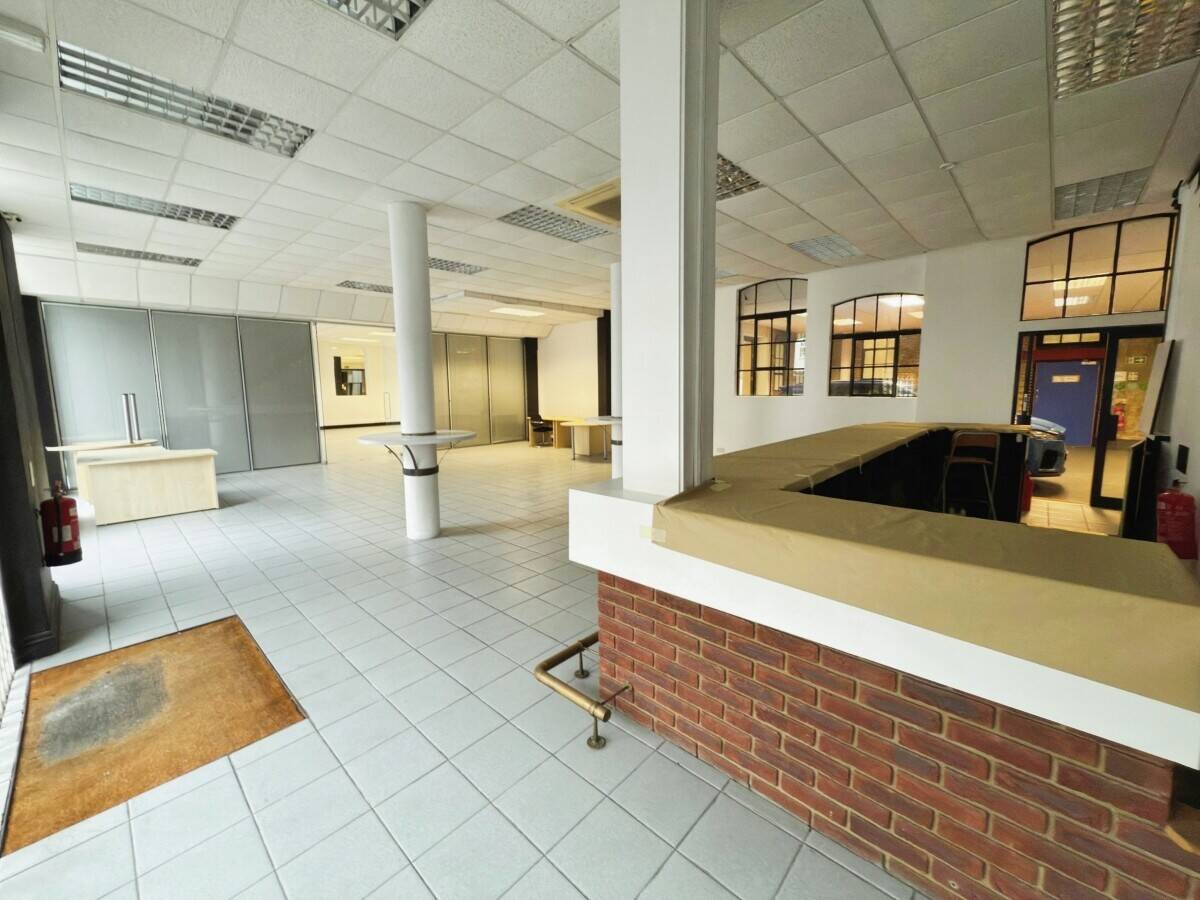Prime Showroom & Office Space with Heavy Goods Lift – Chase Road, Southend-on-Sea Photo 5