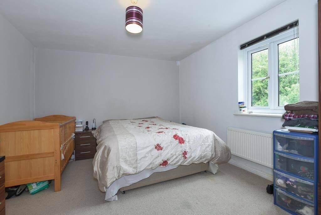 4 Bedroom House available for Supported Accommodation in Deer Park, Witney Photo 3