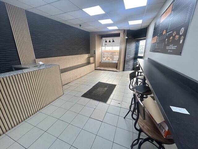 Freehold Commercial Property in Prime Location with Hot Food Licence Photo 4