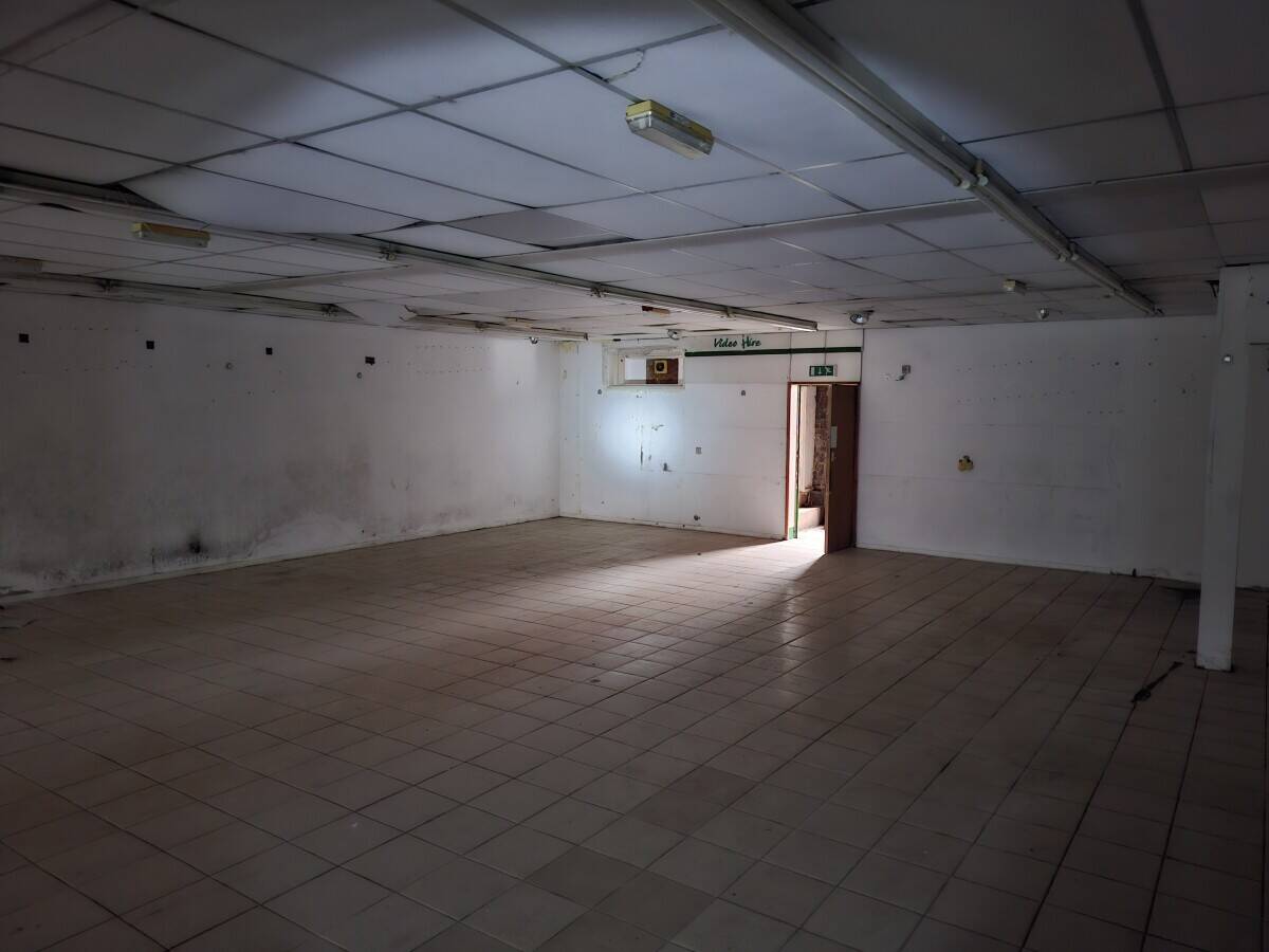 Spacious Former Convenience Store in Thurcroft South Yorkshire Up for Sale Photo 4