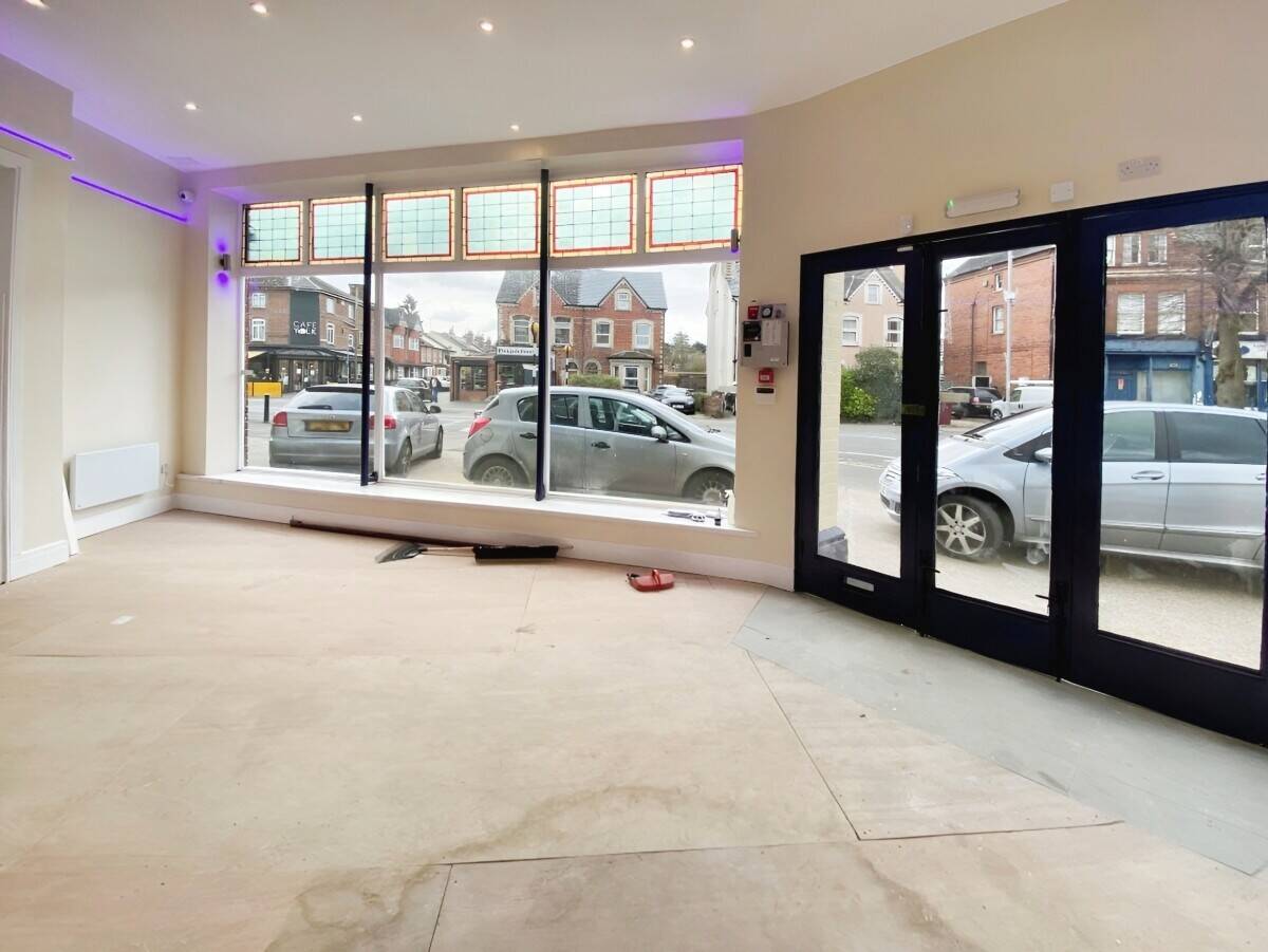 Refurbished Motor Showroom and Workshop To Let in Reading, 37 Erleigh Road - Available Immediately Photo 4