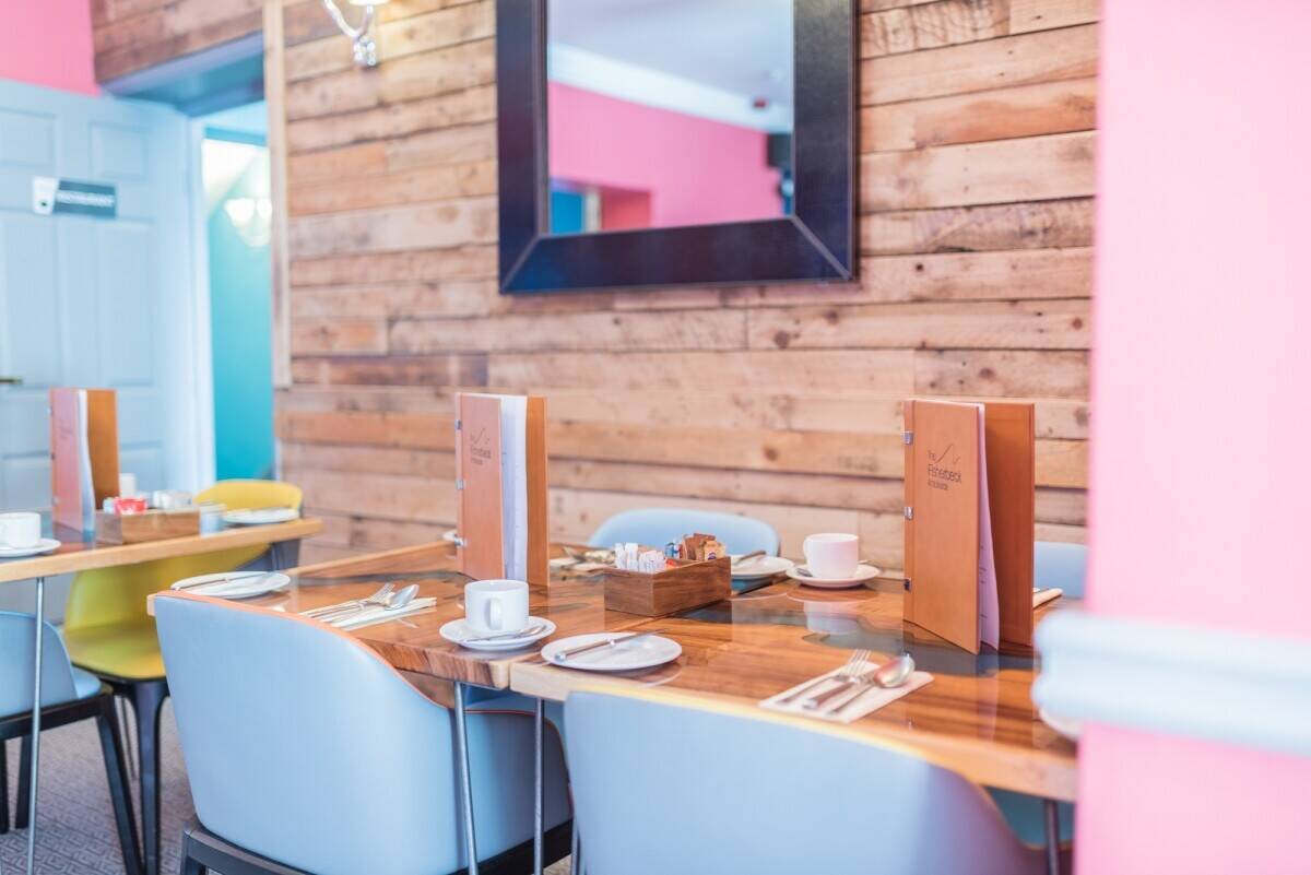 Prime Restaurant and Bar Lease Opportunity in Ambleside's Heart Photo 4