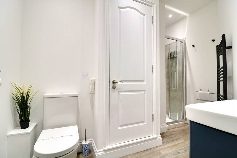 Prime Freehold Holiday Apartments in Walton on the Naze, Ideal Airbnb Investment Photo 4