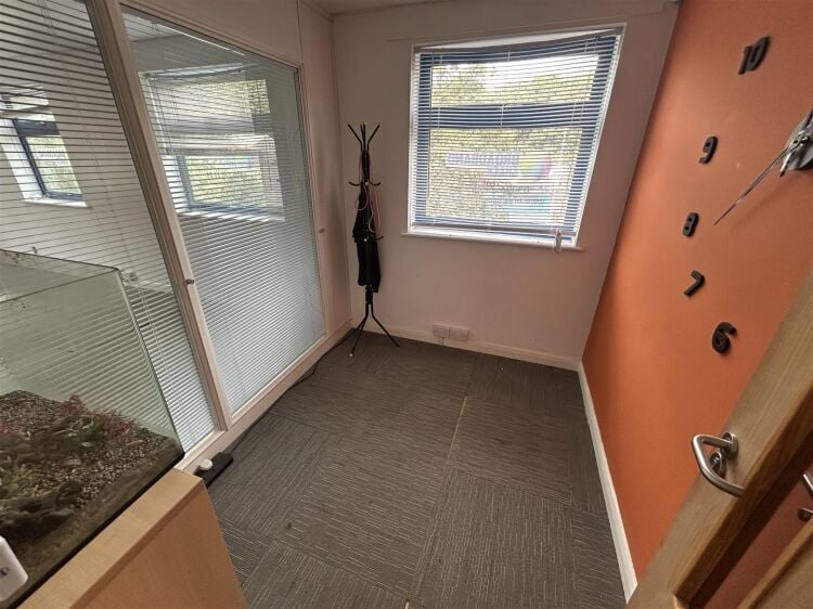 Self-Contained First Floor Offices in Bristol with Allocated Parking Spaces Available for Rent Photo 4