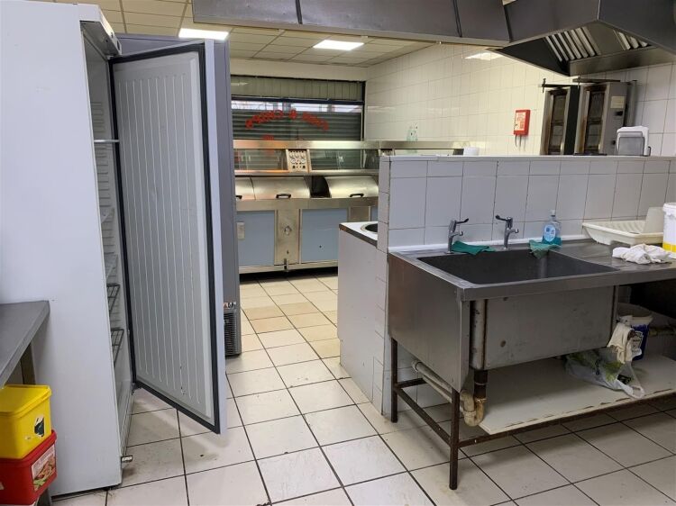 Prime Location Takeaway Shop for Rent on Bustling Filton Road, Bristol Photo 4