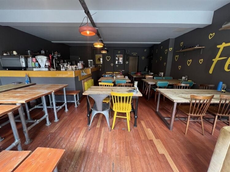 Former Cafe Space, Fully Fitted and Centrally Located in Clevedon Somerset for Rent Photo 4