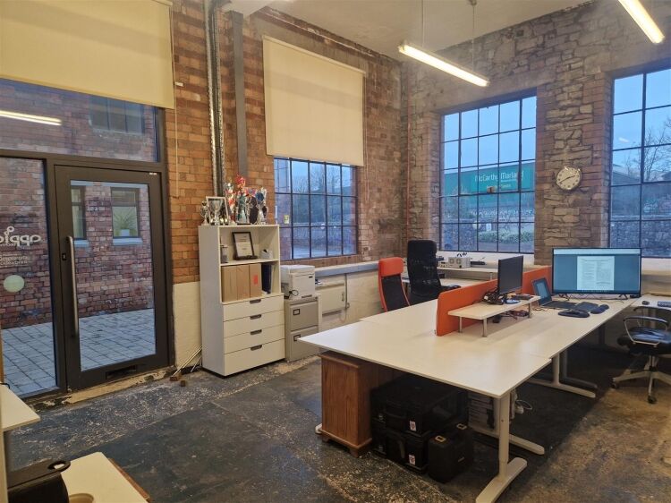 Ground Floor Commercial Studio in Bristol, with Parking Space and Potential for Expansion Photo 4