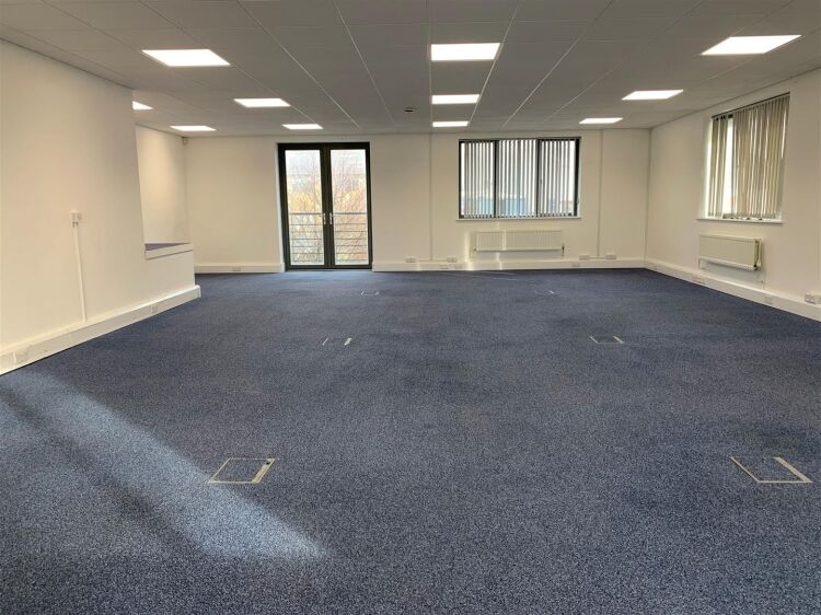 Modern First Floor Office Space with Amenities in Prime Bristol Location Photo 4