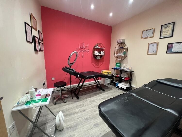 Prime Retail Space Available on Gloucester Road, Bristol - Terraced Shop with Office and Kitchen Photo 4
