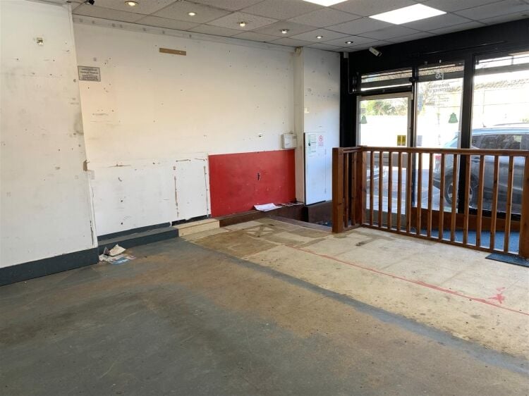 Prime Ground Floor Retail Space Available on Bustling Henleaze Road, Bristol Photo 4