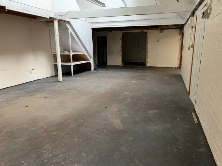 Spacious 2-Storey Workshop/Office Unit Available for Lease in Prime Bristol Location Photo 4