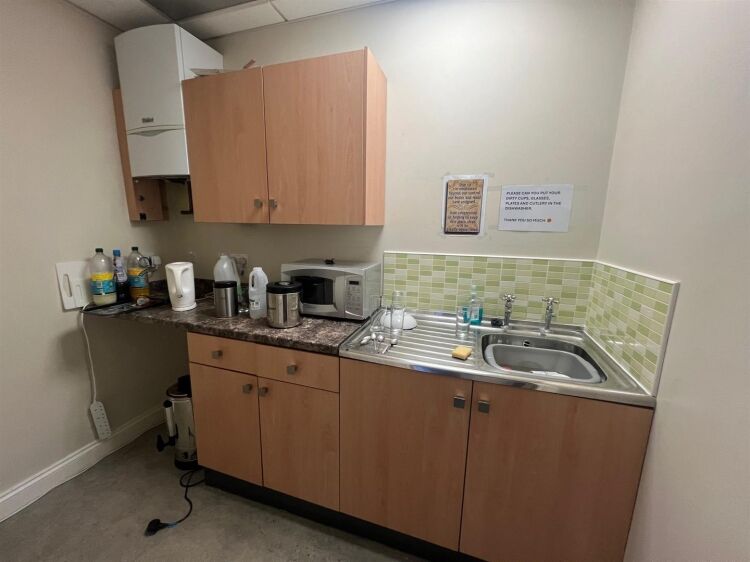 First Floor Modern Office with Parking in Bristol Available to Rent Photo 4