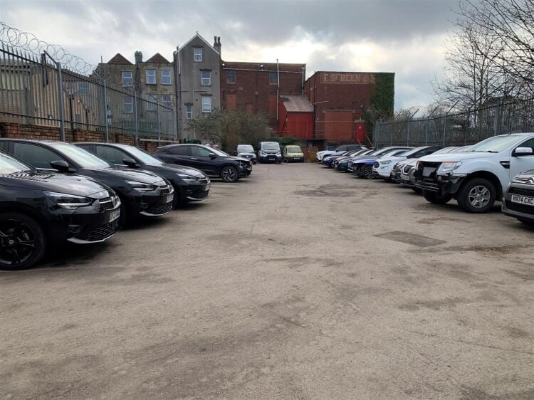 Prime for Redevelopment - Large Industrial Unit in Bristol with 6,284 sq ft Space Photo 4