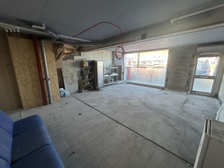 Ground floor retail unit of approximately 505 sq ft arranged as open plan shop space. the shop is strategically located within a diverse parade of sho Photo 4