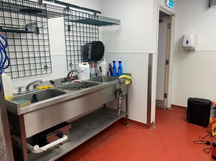 Prime Ground Floor Takeaway Space Available on Busy Regent Street, Weston-Super-Mare Photo 4