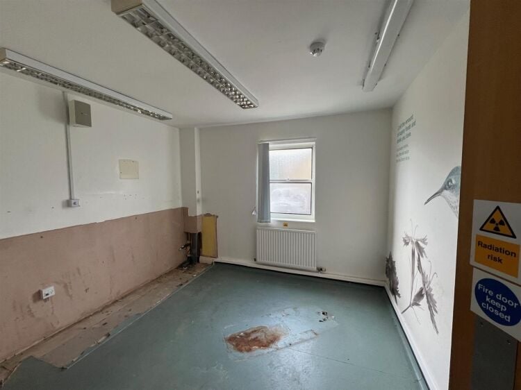 Prime Commercial Property in Bath, Ideal for Medical or Office Use Photo 4
