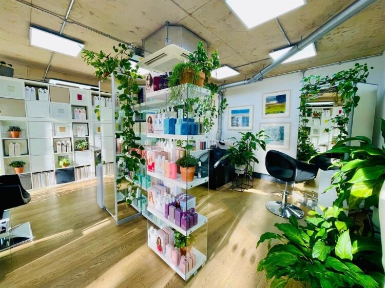 Modern Ground Floor Unit with Retail Frontage Available for Rent in Bristol Photo 4