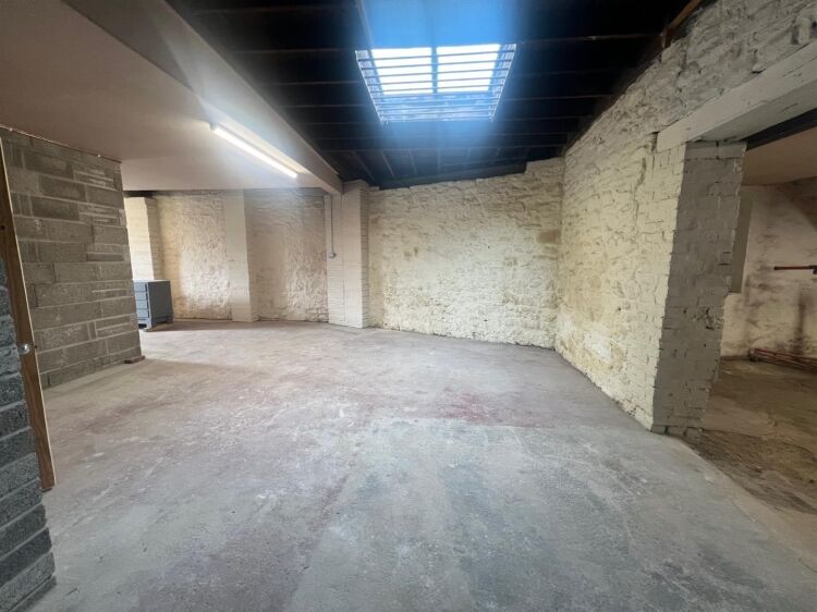 Versatile Two-Storey Workshop/Office Unit for Sale in Prime Clevedon Location Photo 4